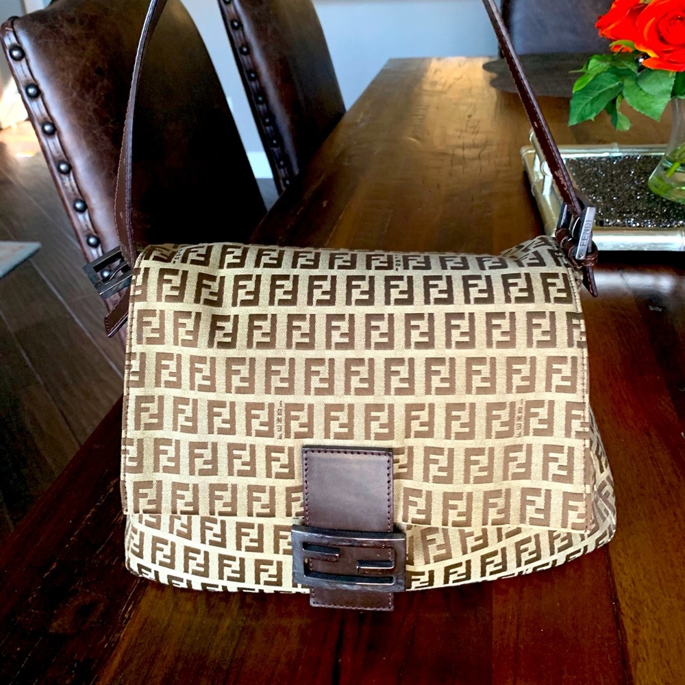 FENDI Zucca pattern Mamma baguette shoulder bag❤️